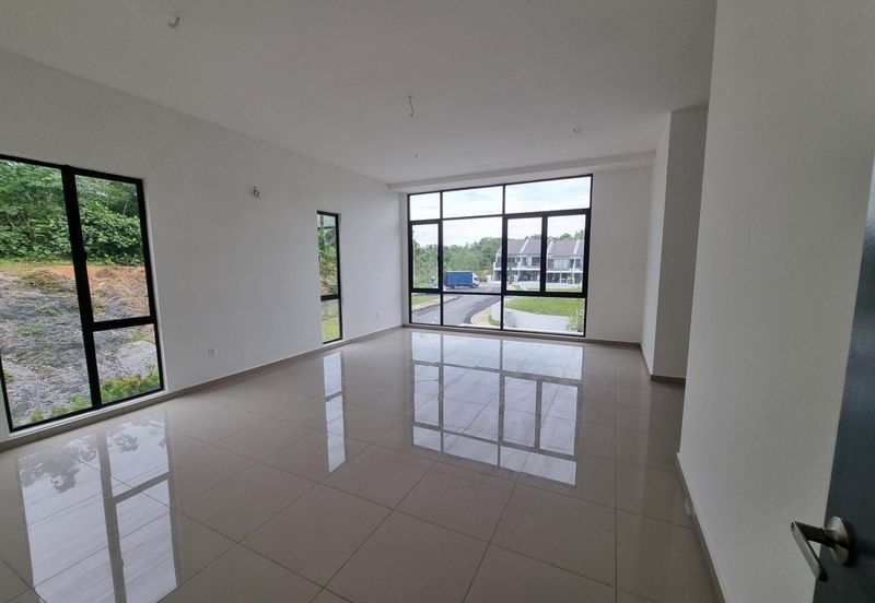 Jalan Lambaian, Kajang | Double Storey Bungalow 5 Bedrooms | RM1.88M - Gated Guarded, Completed with Facilities & Facing North