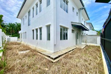 Laman Sutera Seksyen U15, Shah Alam | Double Storey Semi D 5 Bedrooms | RM850K - Facing Open, Non Bumi lot & Peace Environment