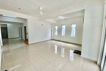 Laman Sutera Seksyen U15, Shah Alam | Double Storey Semi D 5 Bedrooms | RM850K - Facing Open, Non Bumi lot & Peace Environment
