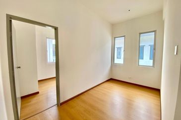 Laman Sutera Seksyen U15, Shah Alam | Double Storey Semi D 5 Bedrooms | RM850K - Facing Open, Non Bumi lot & Peace Environment