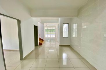 Laman Sutera Seksyen U15, Shah Alam | Double Storey Semi D 5 Bedrooms | RM850K - Facing Open, Non Bumi lot & Peace Environment