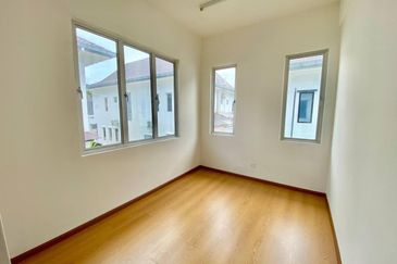 Laman Sutera Seksyen U15, Shah Alam | Double Storey Semi D 5 Bedrooms | RM850K - Facing Open, Non Bumi lot & Peace Environment