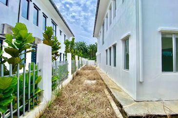 Laman Sutera Seksyen U15, Shah Alam | Double Storey Semi D 5 Bedrooms | RM850K - Facing Open, Non Bumi lot & Peace Environment