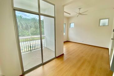 Laman Sutera Seksyen U15, Shah Alam | Double Storey Semi D 5 Bedrooms | RM850K - Facing Open, Non Bumi lot & Peace Environment