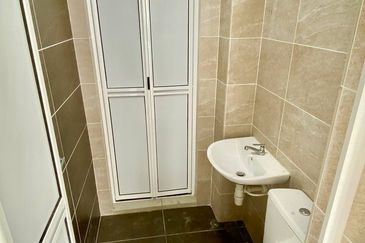 Laman Sutera Seksyen U15, Shah Alam | Double Storey Semi D 5 Bedrooms | RM850K - Facing Open, Non Bumi lot & Peace Environment