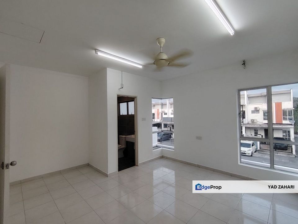 Jalan Kebun Baru, Telok Panglima Garang | Double Storey Terrace 4 Bedrooms | RM490K - Endlot, Gated Community & Near School with Extra Land, Selangor, Telok Panglima Garang