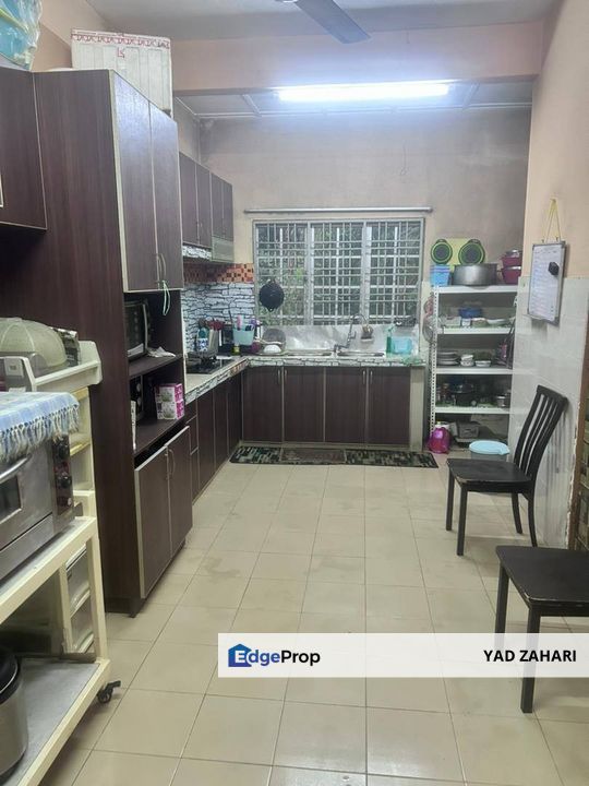 Taman Sandaran Permai, Shah Alam | Double Storey Terrace 4 Bedrooms | RM450K- Nearby UITM, School and Renovated, Selangor, Shah Alam