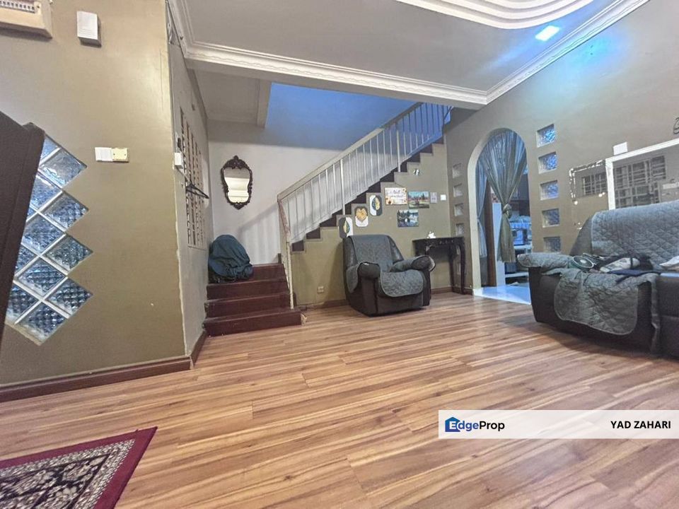 Taman Sandaran Permai, Shah Alam | Double Storey Terrace 4 Bedrooms | RM450K- Nearby UITM, School and Renovated, Selangor, Shah Alam