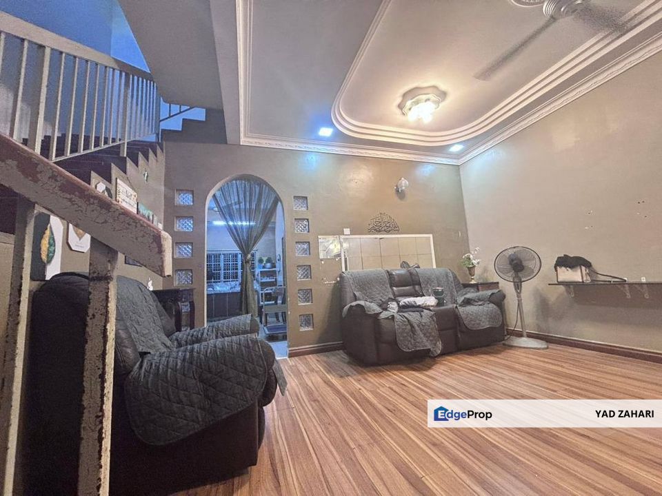 Taman Sandaran Permai, Shah Alam | Double Storey Terrace 4 Bedrooms | RM450K- Nearby UITM, School and Renovated, Selangor, Shah Alam