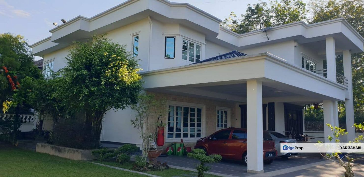 Taman Villa Heights, Kajang | Bungalow 7 Bedrooms | RM2.8M - Spacious Unit, With Jacuzzi & Extra Land as Garden, Selangor, Kajang