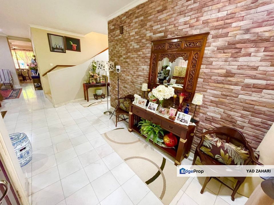 Pearl Villa, Bandar Mahkota Cheras | Bungalow 6+1 Bedrooms | RM2.35M - Renovated and Extend Kitchen, Gated Guarded and Partly Furnished, Selangor, Cheras South