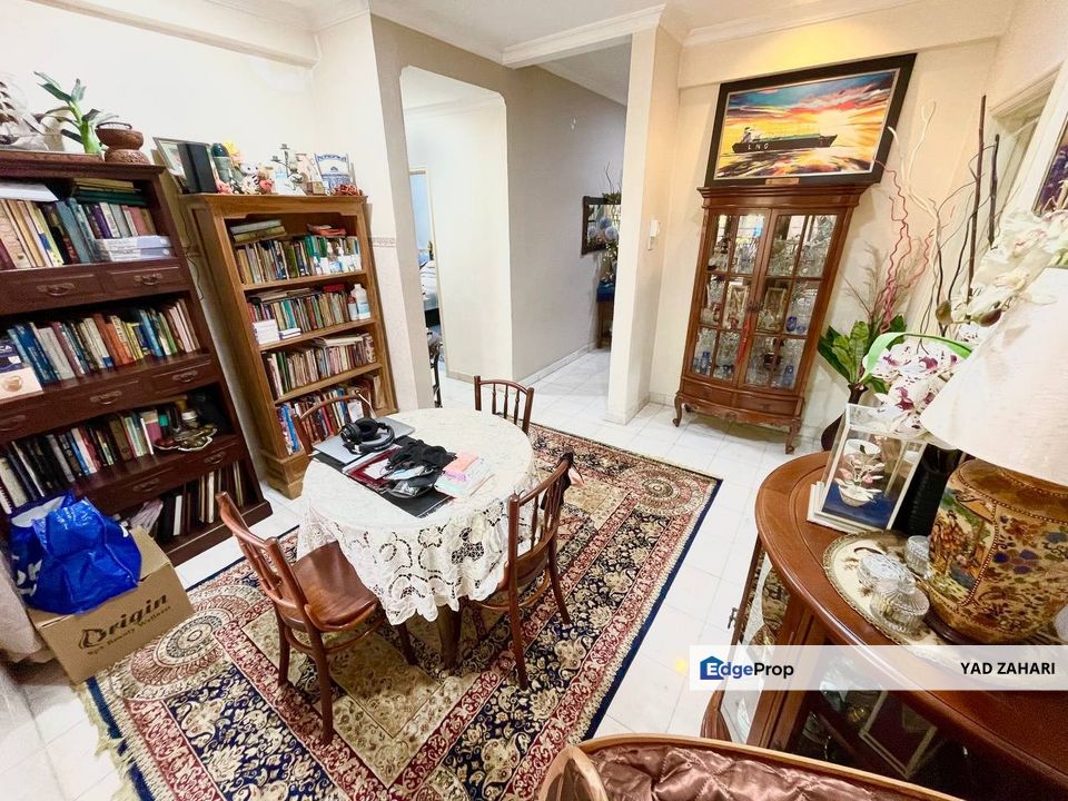 Pearl Villa, Bandar Mahkota Cheras | Bungalow 6+1 Bedrooms | RM2.35M - Renovated and Extend Kitchen, Gated Guarded and Partly Furnished, Selangor, Cheras South