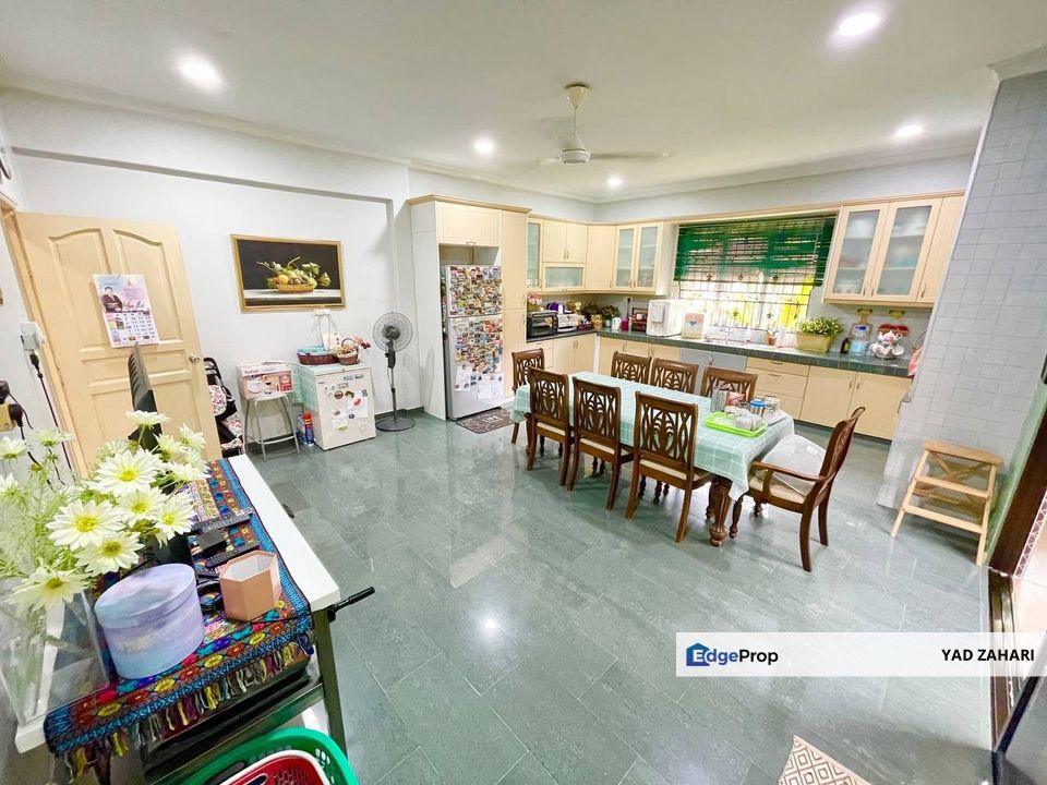 Pearl Villa, Bandar Mahkota Cheras | Bungalow 6+1 Bedrooms | RM2.35M - Renovated and Extend Kitchen, Gated Guarded and Partly Furnished, Selangor, Cheras South