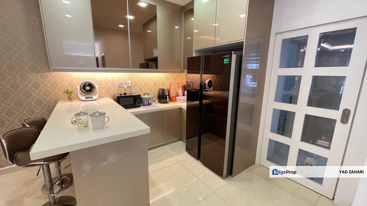 Taman Taming Indah, Sungai Long Kajang | 3 Storey Terrace 5+1 Bedrooms | RM1.65M - Open Facing and Fully Furnished, Selangor, Bandar Sungai Long