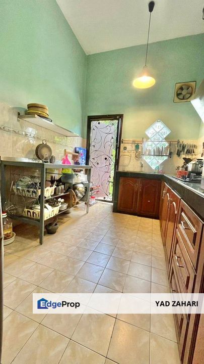 Seksyen 7, Shah Alam | Double Storey Semi D 6 Bedrooms | RM1.38M - Renovated, Non Bumi & Spacious Hall, Selangor, Shah Alam