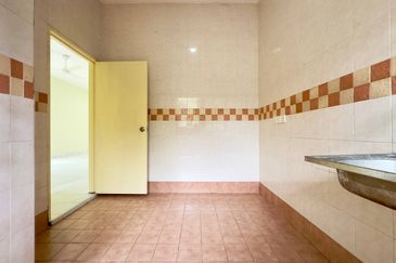 Jalan Spektrum U16 @ Taman Bukit Subang