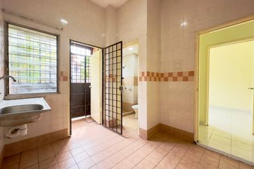 Jalan Spektrum U16 @ Taman Bukit Subang