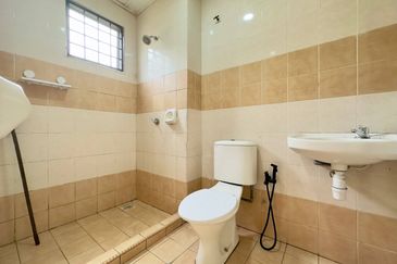 Jalan Spektrum U16 @ Taman Bukit Subang