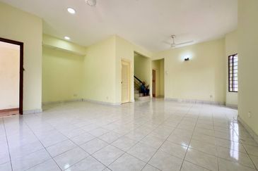 Jalan Spektrum U16 @ Taman Bukit Subang