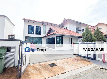 Country Height, Kajang | Bungalow 8 Bedrooms | RM2.75M - Renovated with Private Pool & Partial Furnished and Gated Guarded, Selangor, Country Heights