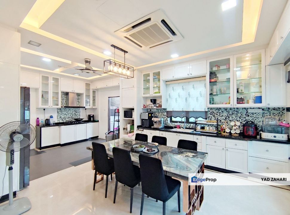 Country Height, Kajang | Bungalow 8 Bedrooms | RM2.75M - Renovated with Private Pool & Partial Furnished and Gated Guarded, Selangor, Country Heights