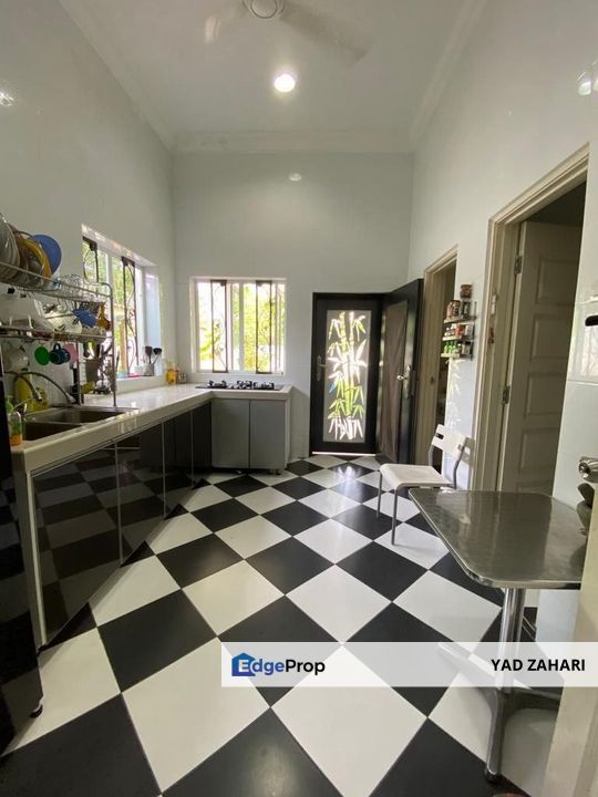 Bandar Bukit Mahkota, Kajang | Bungalow 5 Bedrooms | RM2.88M - Freehold, Large Carporch & Fully Furnished with Solar Heater, Selangor, Bangi