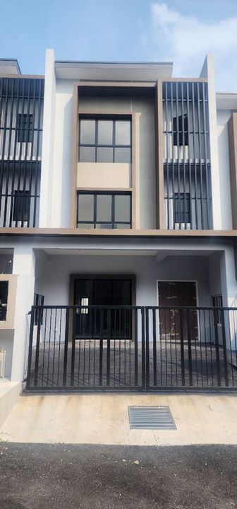 Nassim Heights, Ampang | 3-Storey Terrace 5 Bedrooms | RM1.35M -Non Bumi Lot, Gated Guarded and Strategic Location, Kuala Lumpur, Ampang