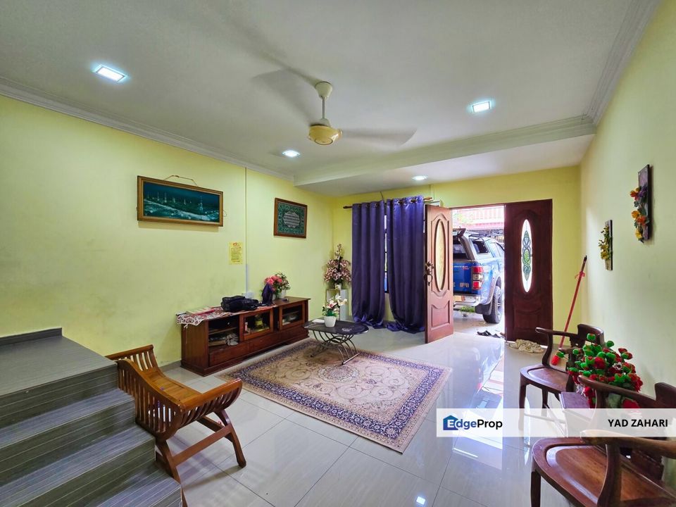 Taman Subang Baru, Shah Alam | 2-Storey Terrace 5 Bedrooms | RM480K - Fully Extended and Renovated & Walking Distance to Surau and Tadika, Selangor, Subang