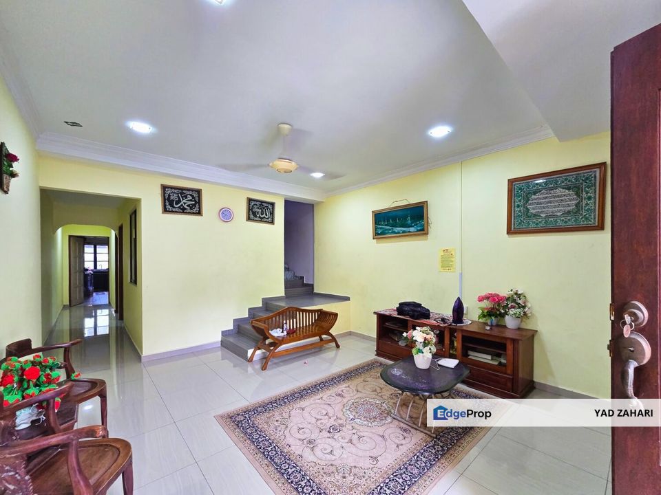 Taman Subang Baru, Shah Alam | 2-Storey Terrace 5 Bedrooms | RM480K - Fully Extended and Renovated & Walking Distance to Surau and Tadika, Selangor, Subang