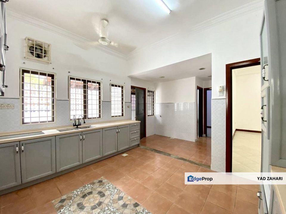Alam Damai, Cheras | 2.5 Storey Semi D 6 Bedrooms | RM1.89M - Renovated and Extended 2 Rooms & Balcony, Kuala Lumpur, Cheras