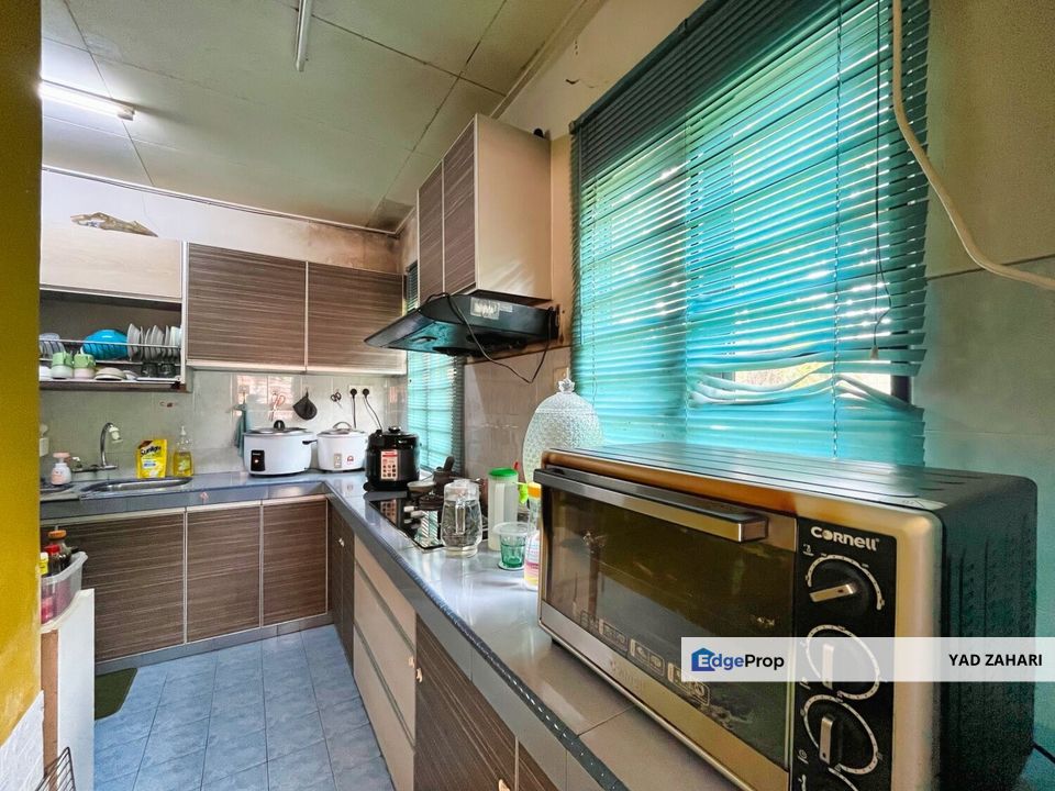 Taman Bukit Subang, Shah Alam | 2-Storey Terrace 4 Bedrooms | RM600K - Renovated, Freehold & Extended Kitchen, Selangor, Shah Alam