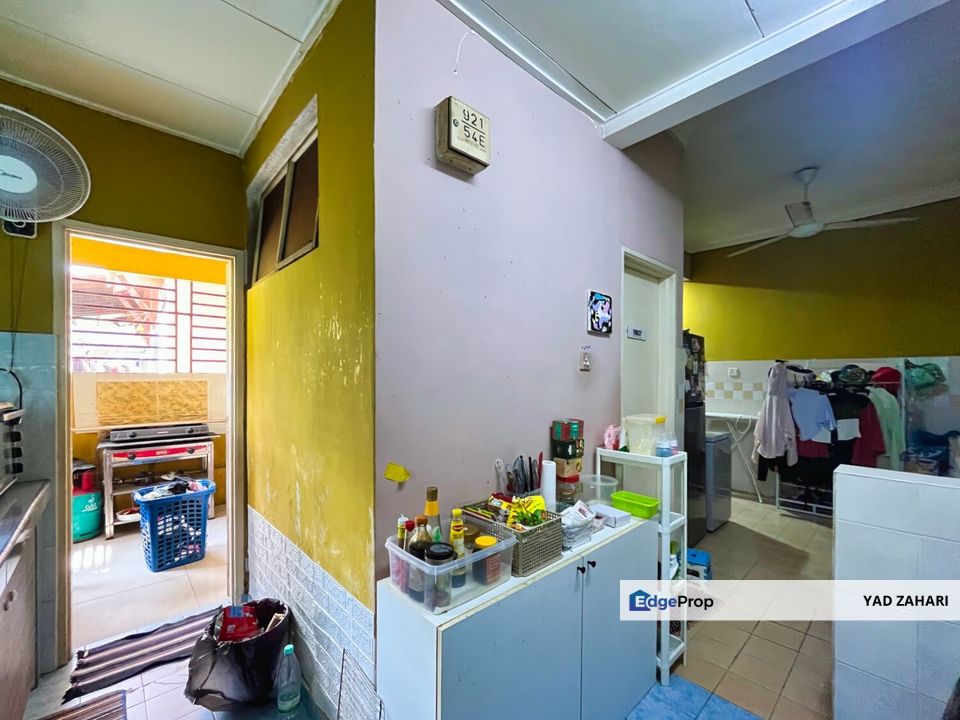 Taman Bukit Subang, Shah Alam | 2-Storey Terrace 4 Bedrooms | RM600K - Renovated, Freehold & Extended Kitchen, Selangor, Shah Alam