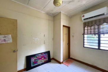 Jalan Spektrum U16 @ Taman Bukit Subang