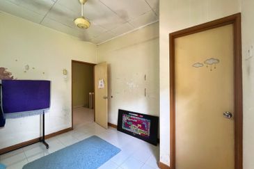 Jalan Spektrum U16 @ Taman Bukit Subang