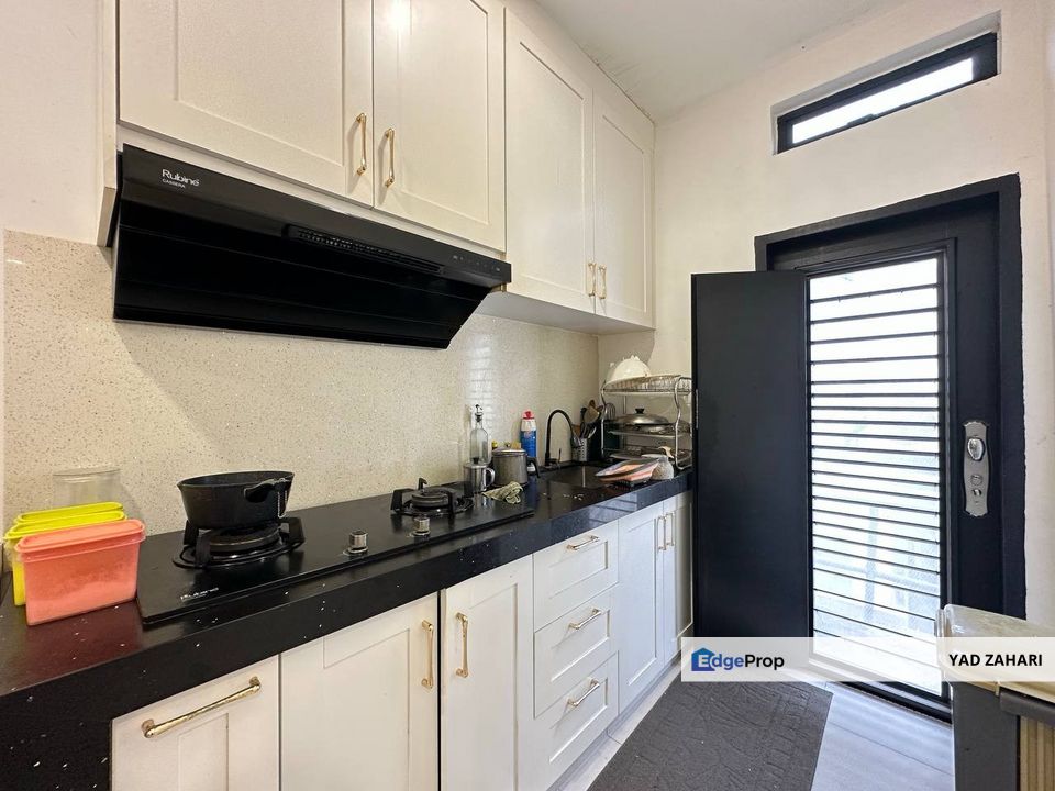 Jalan Marmar 2, Seksyen 7, Shah Alam | 2-Storey Terrace 6 Bedrooms | RM850K - Individual Title, Renovated Approved and Fully Furnished, Selangor, Shah Alam