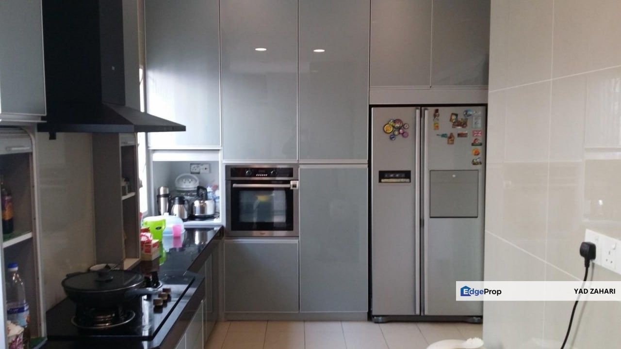 Desa Pinggiran Putra, Kajang | Bungalow 6 Bedrooms | RM1.6M - Fully Renovated, Beautiful and Gated Guarded, Selangor, Kajang