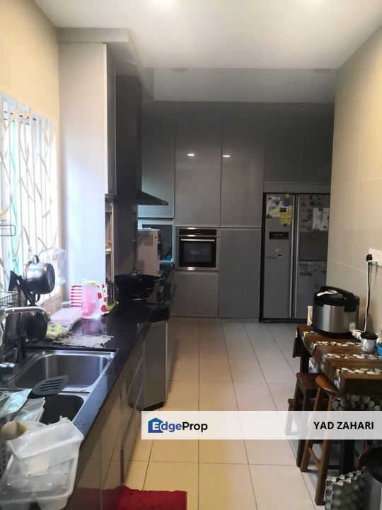 Desa Pinggiran Putra, Kajang | Bungalow 6 Bedrooms | RM1.6M - Fully Renovated, Beautiful and Gated Guarded, Selangor, Kajang