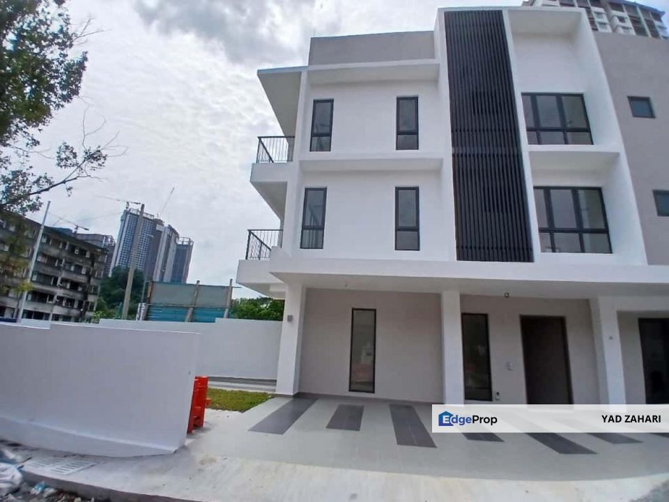 Salak South Garden, Salak Selatan Kuala Lumpur | 3-Storey Terrace 5 Bedrooms | RM1.5M - Cornerlot with Garden and Freehold Non Bumi, Kuala Lumpur, Salak Selatan