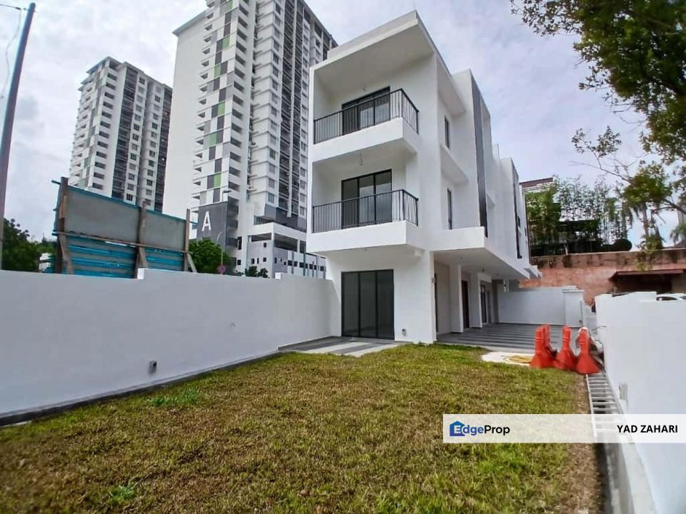Salak South Garden, Salak Selatan Kuala Lumpur | 3-Storey Terrace 5 Bedrooms | RM1.5M - Cornerlot with Garden and Freehold Non Bumi, Kuala Lumpur, Salak Selatan