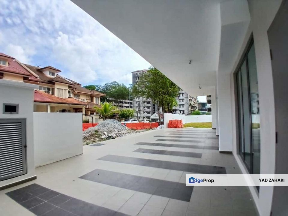 Salak South Garden, Salak Selatan Kuala Lumpur | 3-Storey Terrace 5 Bedrooms | RM1.5M - Cornerlot with Garden and Freehold Non Bumi, Kuala Lumpur, Salak Selatan