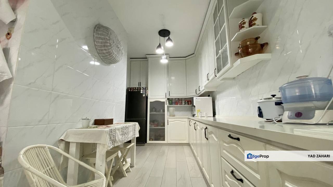 Taman Jasmin, Kajang | 2-Storey Terrace 4 Bedrooms | RM580K - Fully Furnished, Facing Open and Renovated Kitchen, Selangor, Kajang