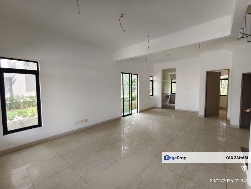 Maple Residence, Cyberjaya | 2-Storey Terrace 4 Bedrooms | RM999K - Endlot, Freehold and with Swimming Pool, Selangor, Cyberjaya