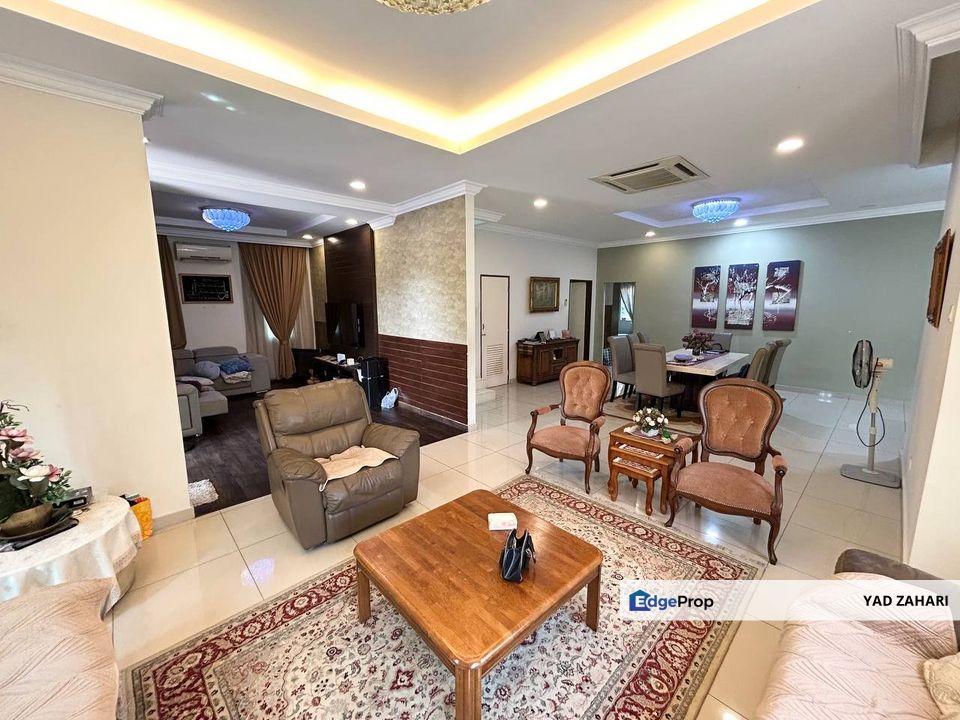 Desa Pinggiran Putra, Kajang | Bungalow 6 Bedrooms | RM1.45M - Renovated, Gated Guarded and Partial Furnished, Selangor, Kajang
