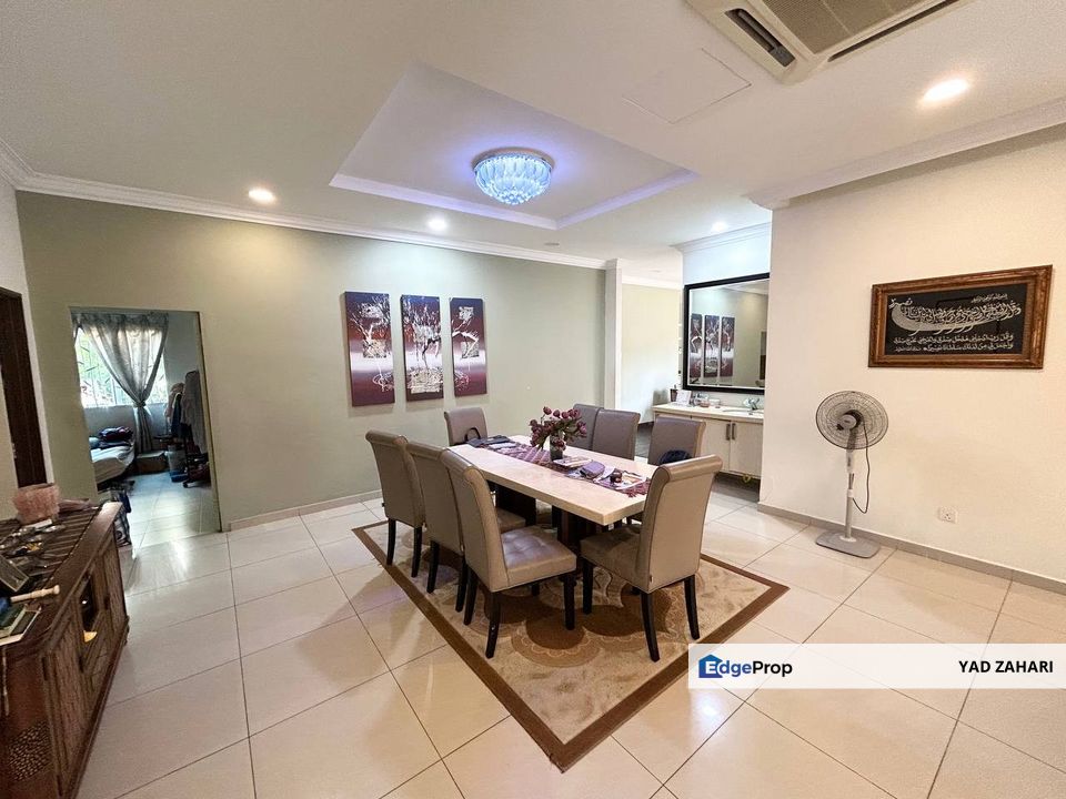 Desa Pinggiran Putra, Kajang | Bungalow 6 Bedrooms | RM1.45M - Renovated, Gated Guarded and Partial Furnished, Selangor, Kajang