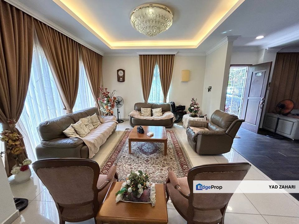 Desa Pinggiran Putra, Kajang | Bungalow 6 Bedrooms | RM1.45M - Renovated, Gated Guarded and Partial Furnished, Selangor, Kajang