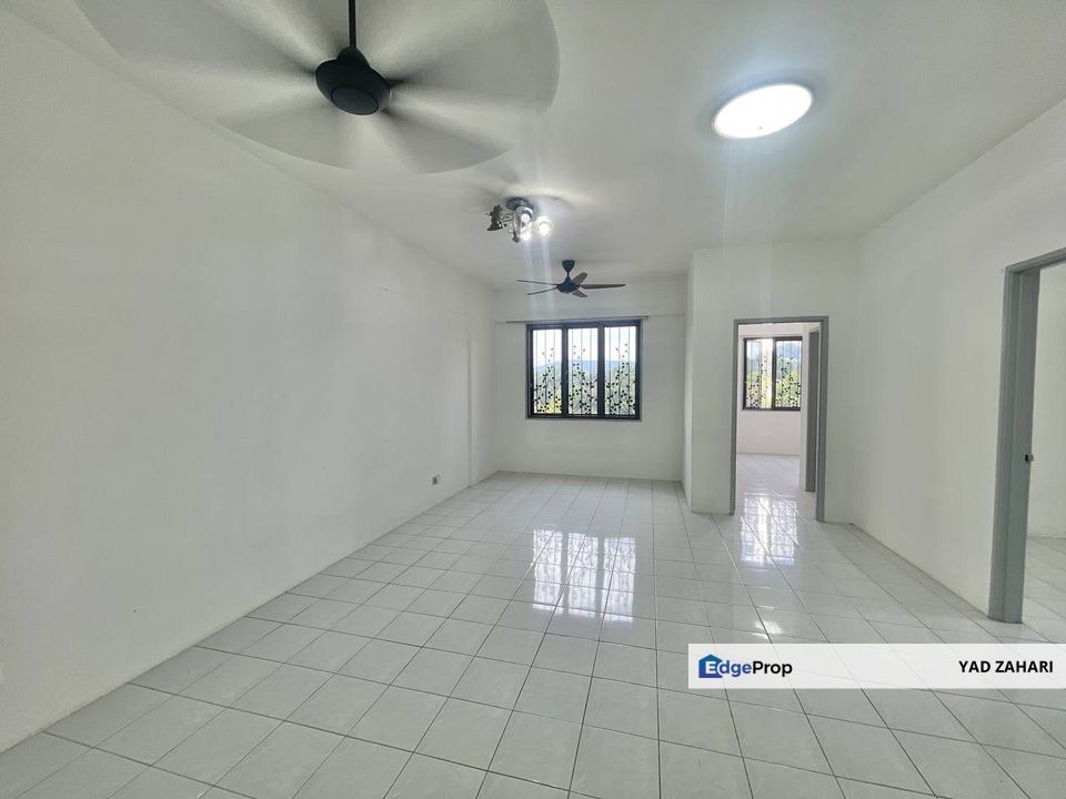 Garden Park, Sungai Long Kajang | 3 Bedrooms | RM280K - Refurbished Unit and Unit Near Lift , Selangor, Bandar Sungai Long