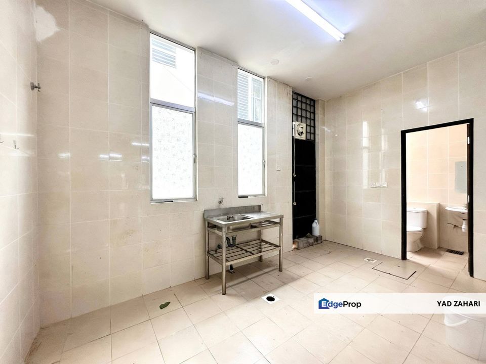 Bangi Avenue 3, Kajang | 3-Storey Terrace 7 Bedrooms | RM600K - Cheap, Freehold & Non Bumi, Selangor, Kajang
