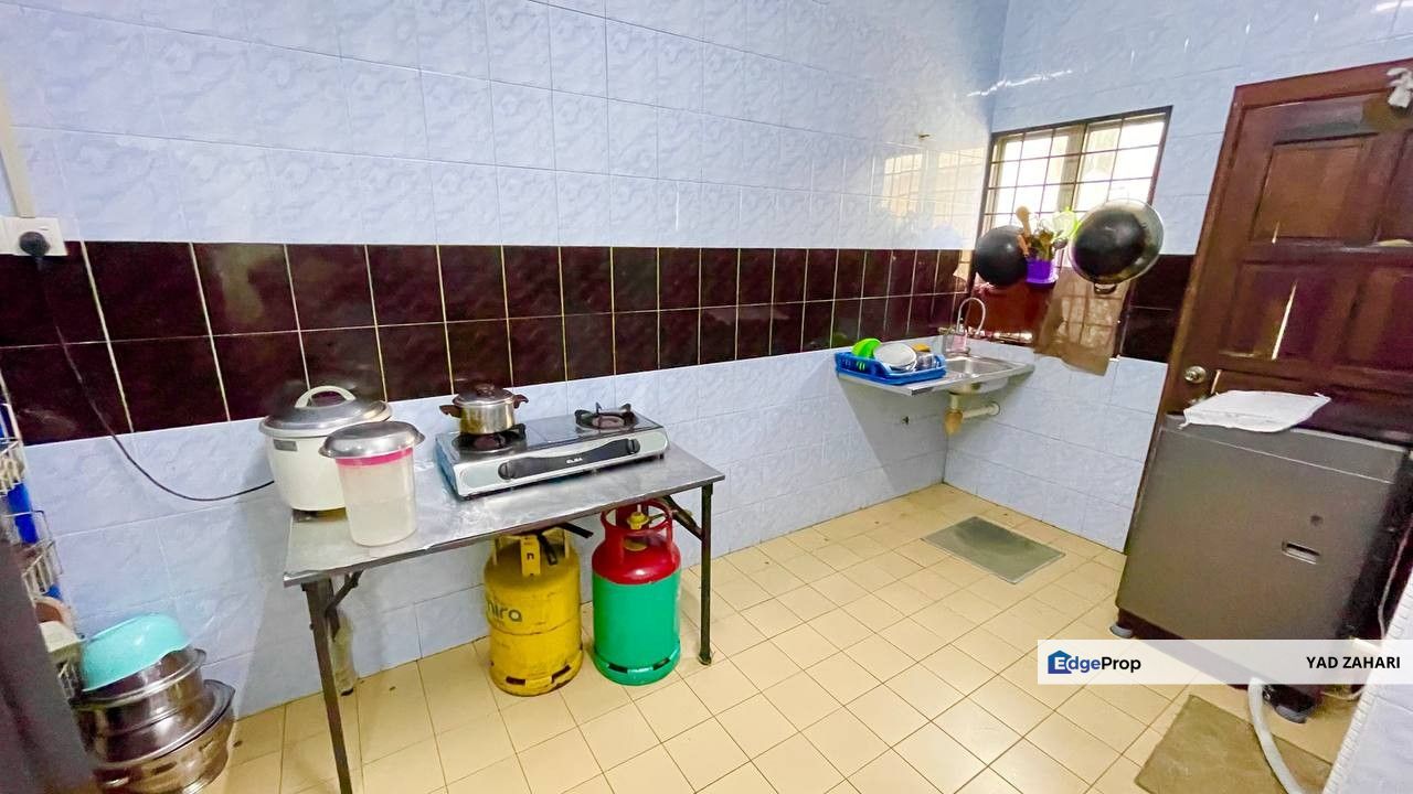 Taman Mutiara Bukit Kemuning, Shah Alam | 2-Storey Terrace 4 Bedrooms | RM485K - Cheapest, Extra Land 6ft & Freehold, Selangor, Shah Alam