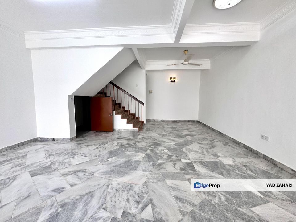 Taman Jelita, Kajang | 2-Storey Terrace 4 Bedrooms | RM580K - Newly Refurbish, 400m MRT Kajang & Spacious Porch, Selangor, Kajang