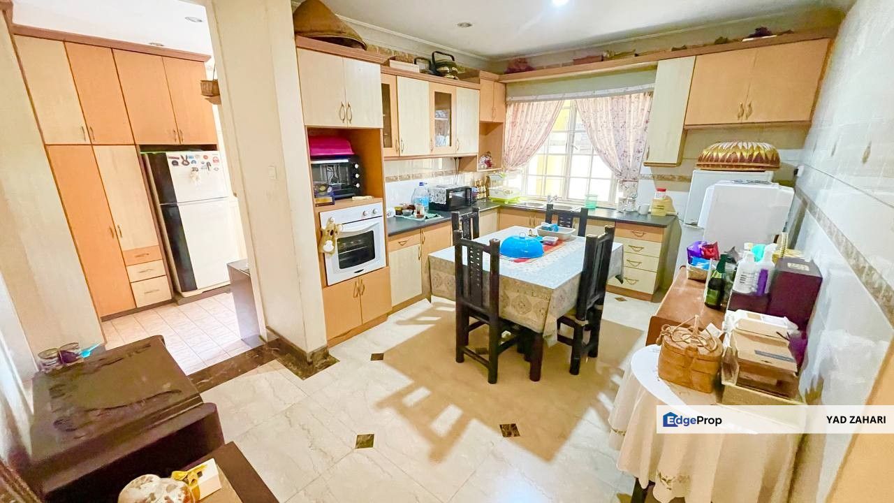 Seksyen 9, Shah Alam | 2-Storey Bungalow 5 Bedrooms | RM4.5M - Huge Land, Ample Parking with Annexed Building , Selangor, Shah Alam